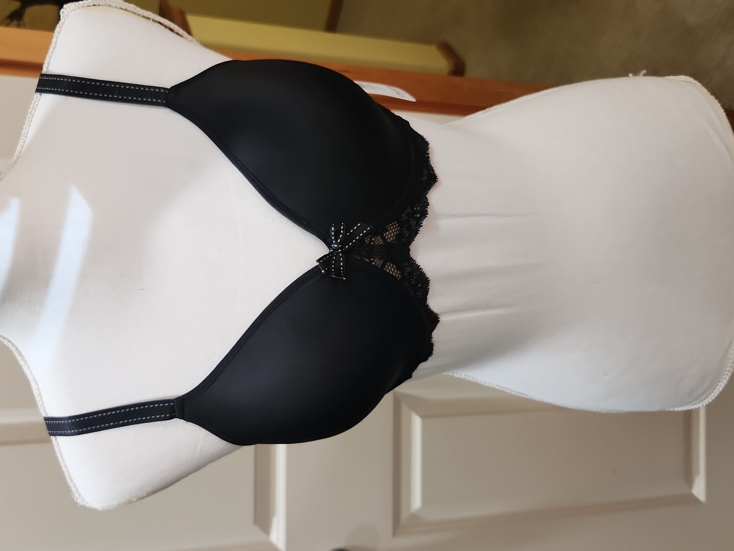 Chantelle Black Lace-Trim Smooth T-Shirt Bra